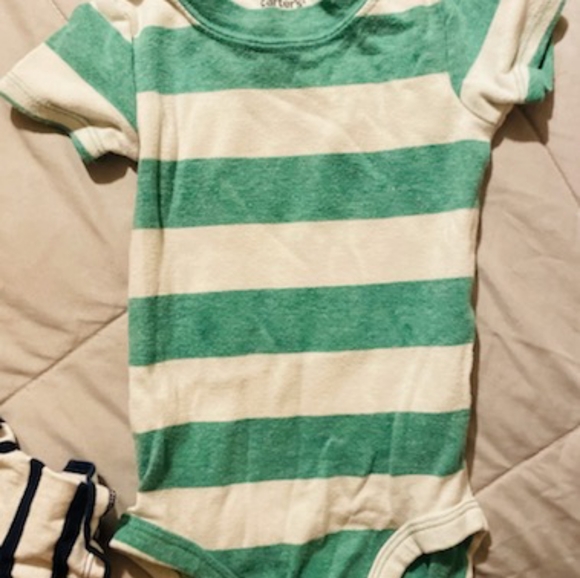 Three Onsies size 12 months - Picture 4 of 4